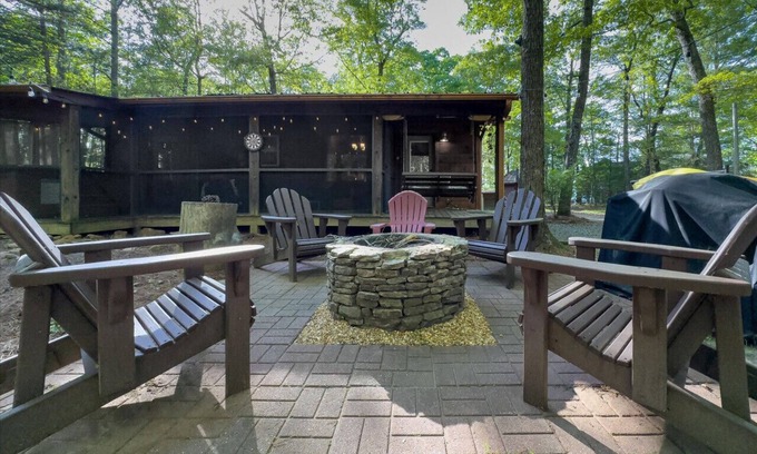 Blue Ridge Cabin | Lake Access/Dock/Hot Tub/Fire Pit/Pet-Friendly