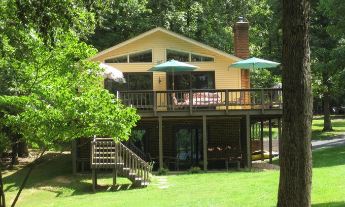 Bumpass House | Lake Anna Waterfront 3 full baths sleeps 10