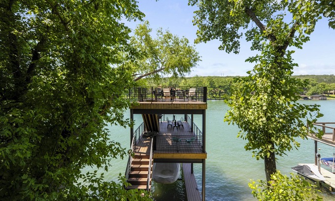 Rio Robles House | Lake Austin Retreat: Chic Lakeside Living w/a 3-Story Dock & Designer Style