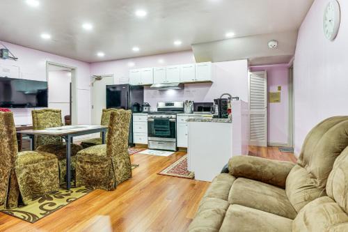 Castro Valley Apartment | Lake Chabot Getaway about 3 Mi to Water!