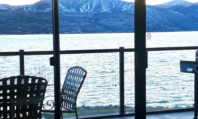 Chelan Resort | Lake Chelan Shores Lakefront Condo