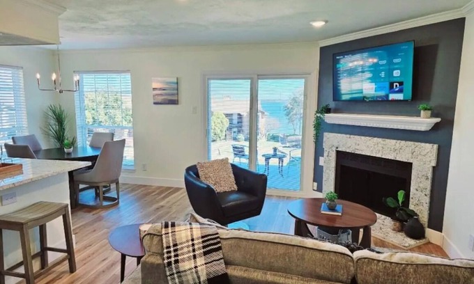 Garland Condo | Lake condo , Cozy and modern 1 bedroom 1 bath.