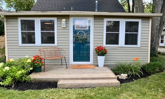 Houston Cottage | Lake Cottage Retreat: A place to find rest- 50% monthly winter discount