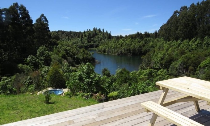 Okere Falls House | Lake edge on Rotoehu - stunning bush setting - The Barefoot Lodge