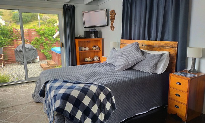 Lake Ferry Cabin | Lake Ferry Bach @lake Onoke South Wairarapa and Spa
