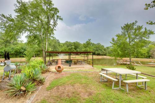 Emory Apartment | Lake Fork Studio Cabin with Dock and Boat Ramp!