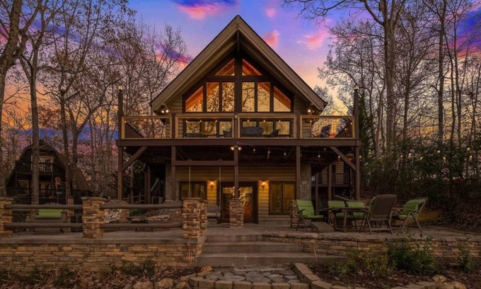 Morganton Cabin | Lake Front, Beautiful views, Gentle slope to Lake, Hot tub, Close to Downtown.