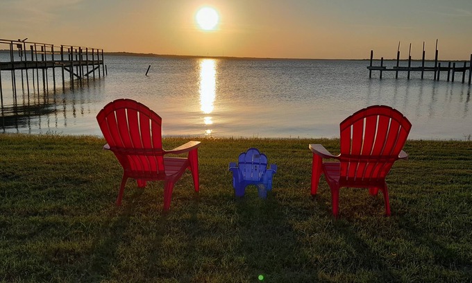Lakeside House | Lake front property on main body of the lake,we still have water!With Game Room!