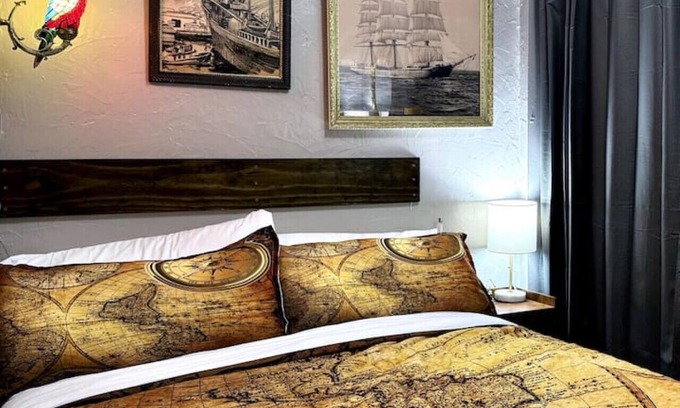 Observation Hill Apartment | Lake & Lift Bridge Views | Comfy | All Welcome