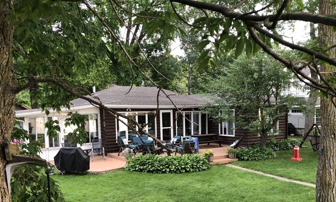 Detroit Lakes Cottage | Lake Melissa Darling Cottage - Sleeps 12 - Lots of extras - Wifi