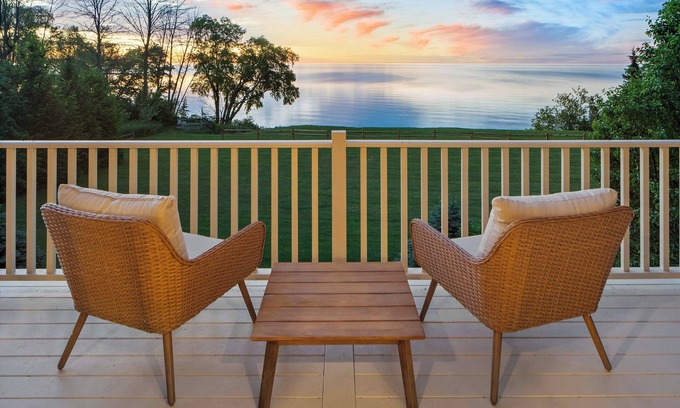 Newton House | Lake Michigan Gem: Private Beach & Game Room