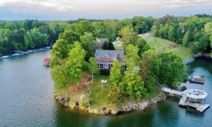 Barium Springs House | Lake Norman Waterfront Home with Panoramic Views