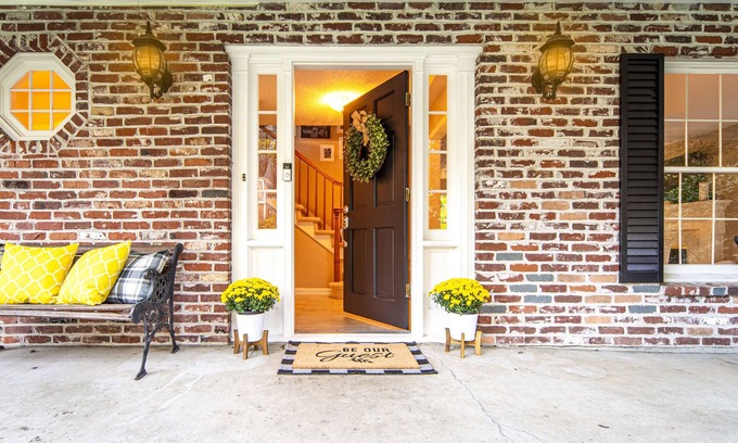 Lake Grove House | Lake Oswego Home for the Summer ! Central to Restaurants and All PDX Offerings