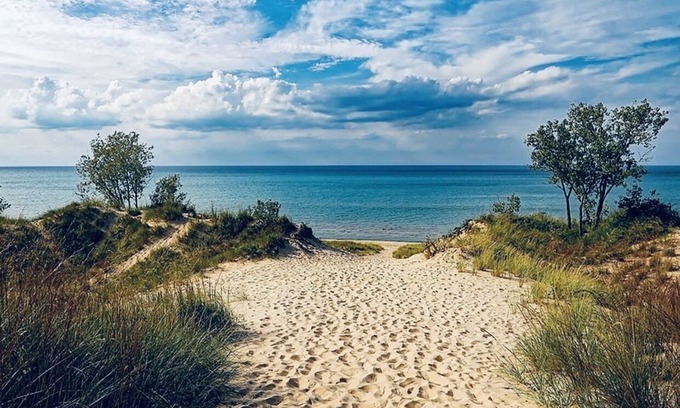 Miller Beach House | Lake Shore Beach House. Across The Alley From Our Stunning Beach