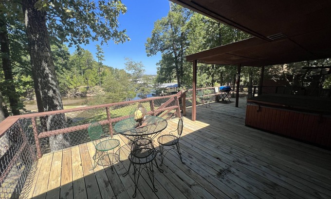 Mount Ida House | Lake side three bedroom, two bath house on Lake Ouachita with private hot tub. by RedAwning