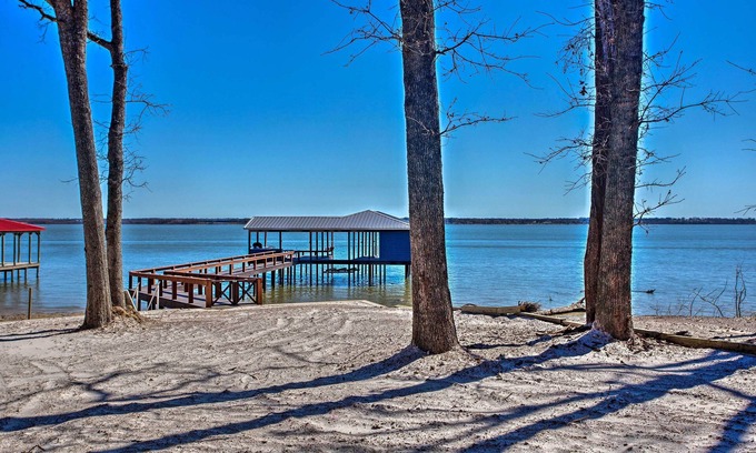 Quinlan Cottage | Lake Tawakoni Access: Home w/Game Room!