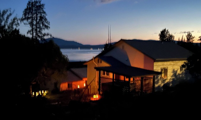 East Hope House | Lake view 3-bedroom house in lovely Hope with WiFi, AC. Enjoy your stay