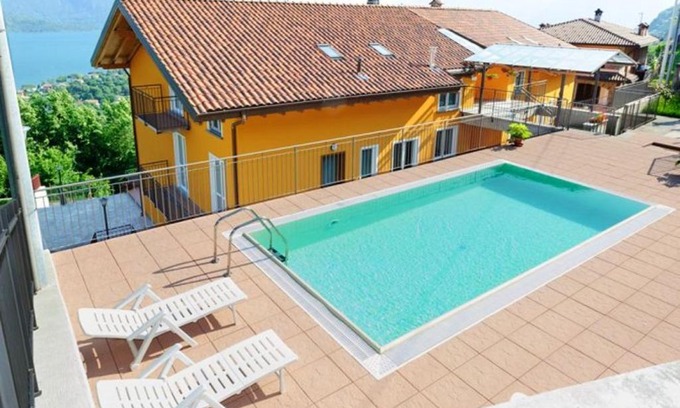 Vercana Apartment | Lake View Apartment in Vercana, Shared Pool