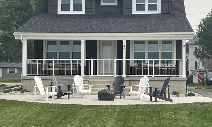 Port Clinton House | Lake View Port Clinton Home- Minutes to The Jet Express