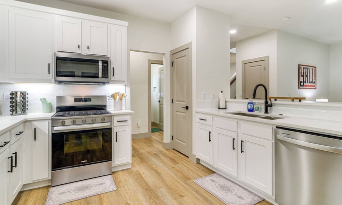 Lone Star Cottage | Lake-view Retreat w/Games & Yard in Daingerfield