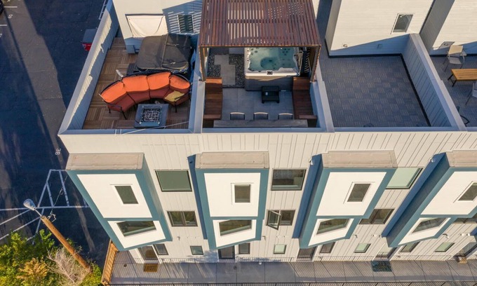 Berkeley House | Lake view Spa oasis in the city of Denver (hot-tub on the roof top)