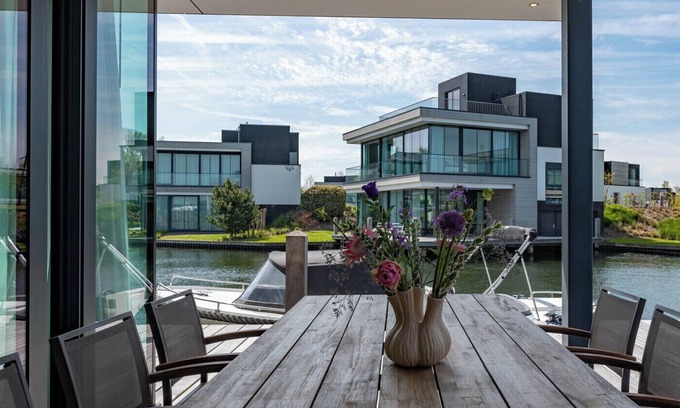 Arnemuiden Villa | Lake villa on the Veerse Meer with dock - 6 persons -WPW-16