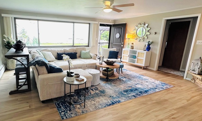 Fox Crossing Cottage | Lake Winnebago Getaway!