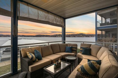 Lake Ozark House | Lakefront 4BR Luxury Sleeps 13 Pool & Hot Tub