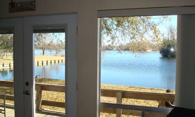 Votaw Ski Chalet | LAKEFRONT CHALET, FLOATING DECK, LARGE YARD, GRILL, CHIMINEA, ALL NEW APPLIANCES