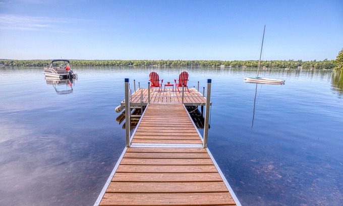 Orland House | Lakefront compound consisting of 3 cottages - close to Acadia