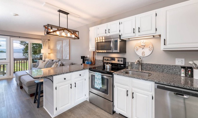 Gilford Condo | Lakefront Condo-Foliage-Views-Hiking