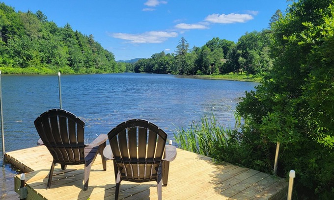 Ludlow House | Lakefront Contemporary House 4 Minutes to Okemo