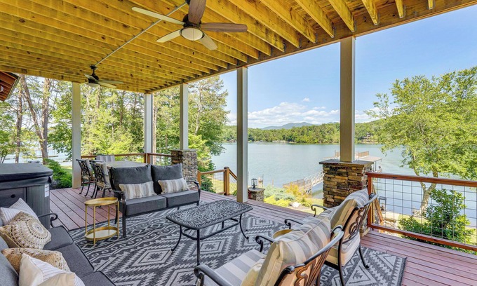 Hiawassee House | Lakefront Hiawassee Gem: Boat Dock w/Rooftop Deck