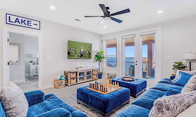 Horseshoe Bay Condo | Lakefront Horseshoe Bay Resort| Shared Pool & Dock