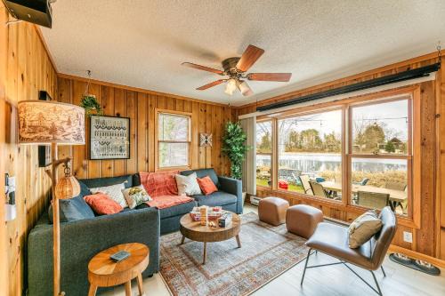 Lindstrom Villa | Lakefront, wildlife Cabin retreat - Pelican Bay Cabin