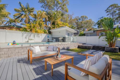 Kingfisher Shores House | Lakeshore Cottage - Boho Chic with Poolside Deck