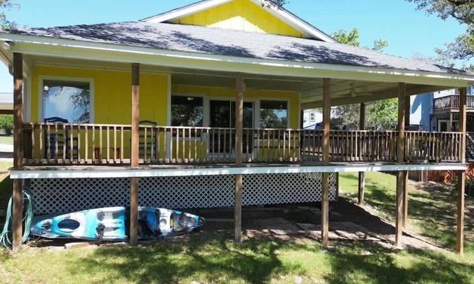 Canyon Lake House | Lakeshore Escapes, on Canyon Lake waterfront
