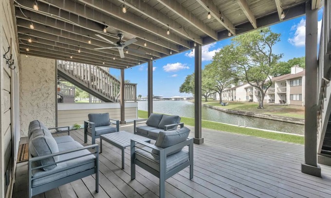 Walden on Lake Conroe House | Lakeside Getaway * Quiet Canal * 2 Story Deck