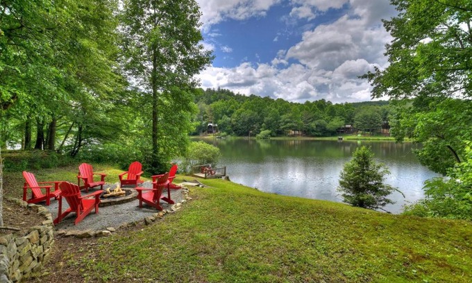 Ellijay House | Lakeside Hideaway