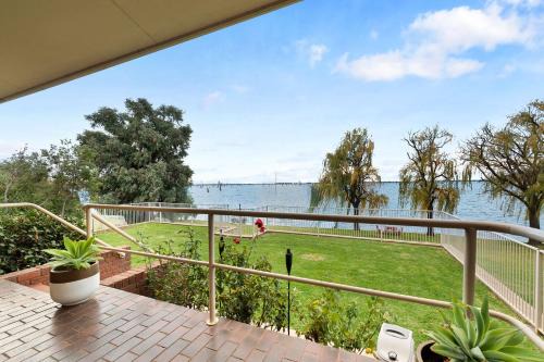 Yarrawonga House | Lakeside Landing