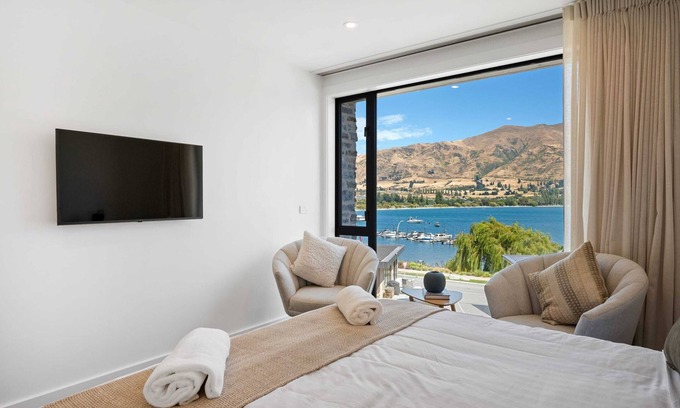 Wanaka Apartment | Lakeside Luxury Studio Apartment