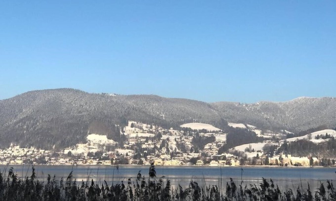 Abwinkl House | Lakeside Villa with Guest House at the northern edge of the Bavarian Alps.n