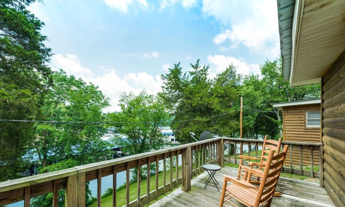 Allons Cabin | Lakeview Cabin at Marina on Dale Hollow Lake near Standing Stone State Park