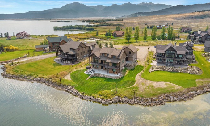 Island Park Cabin | Lakeview Manor overlooking Henry's Lake - Worldclass Fishing - Near Yellowstone