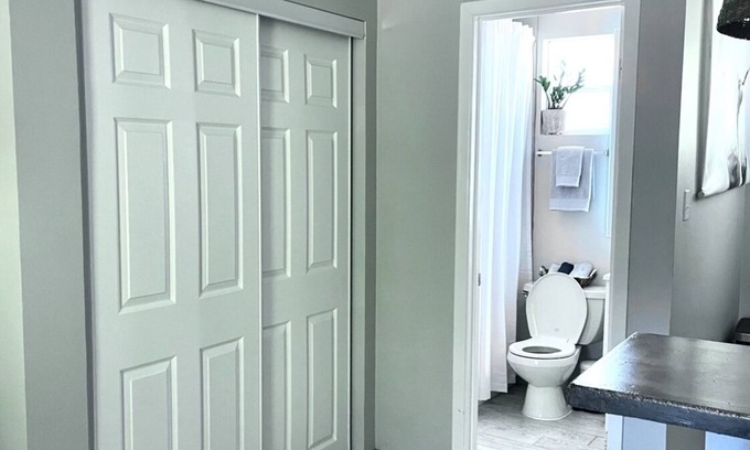 Athens Apartment | Lakeview Studio w/Free WIFI &Parking