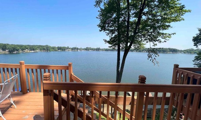 Middlebury House | Lakin' It Easy