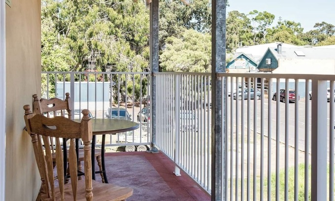 Margaret River Apartment | Lana - Studio Apartment in central town