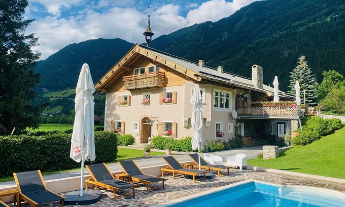 Bad Hofgastein Apartment | Landhouse With Pool In A Wonderful Surrounding.