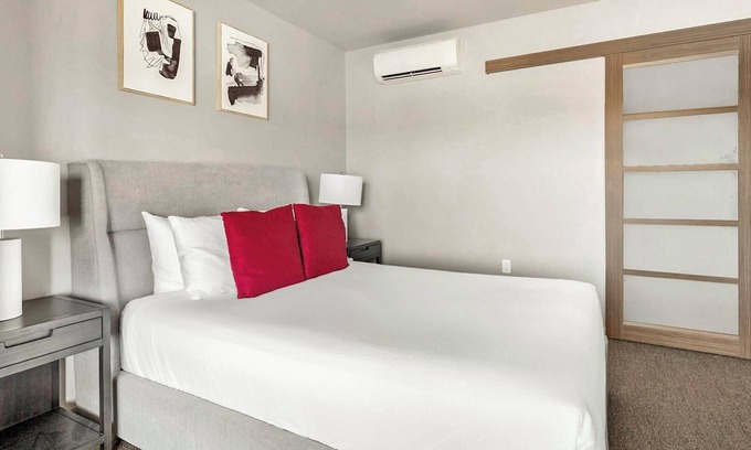 Hayden Island Apartment | Landing | Amazing 2BD, Courtyard, Clubhouse