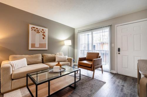 Indianapolis Apartment | Landing Apartments - Castleton